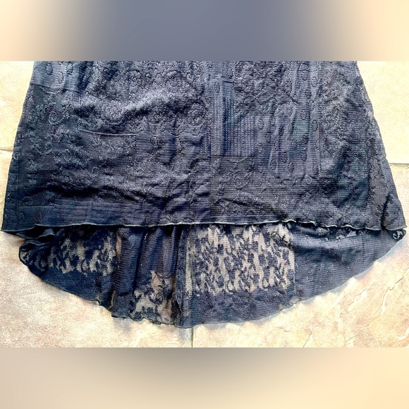 Black dress like new. It looks beautiful! - Picture 3 of 7